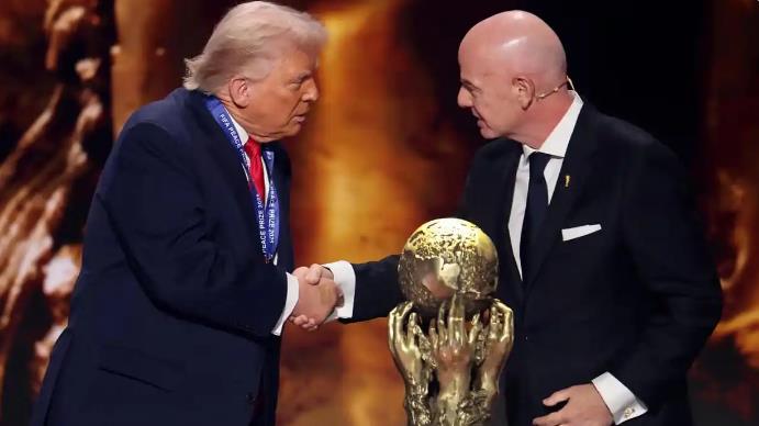 诺奖没要到，特朗普拿了个国际足联和平奖