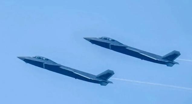 美媒彻底坐不住了！歼-20现役有300架，歼-20S对美空军形成绝对碾压