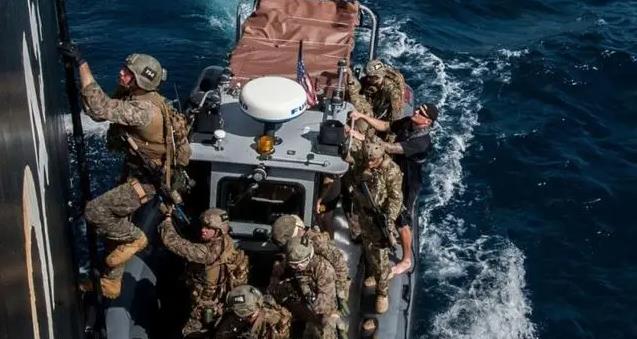 中国180万桶原油被劫！特朗普瓦解国际秩序根基，四国将联手破局