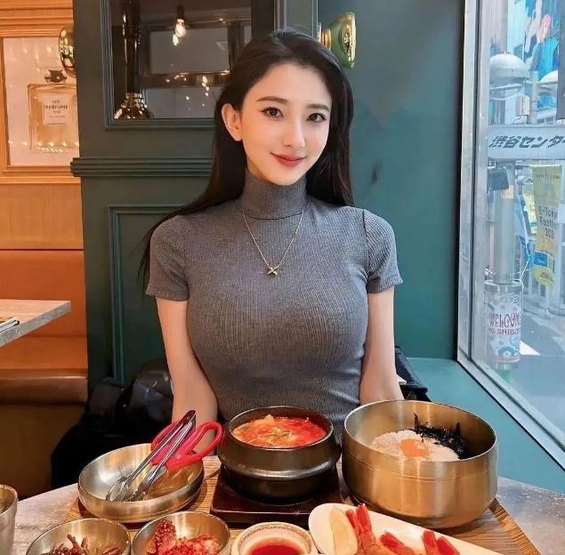 日本国宝级的小姐姐，就像一颗璀璨的明星