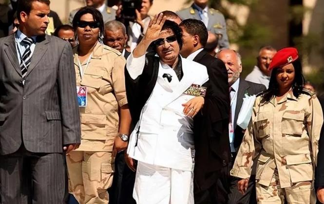 1982年卡扎菲访华，张嘴就要买大杀器，被中方拒绝后就再也没来