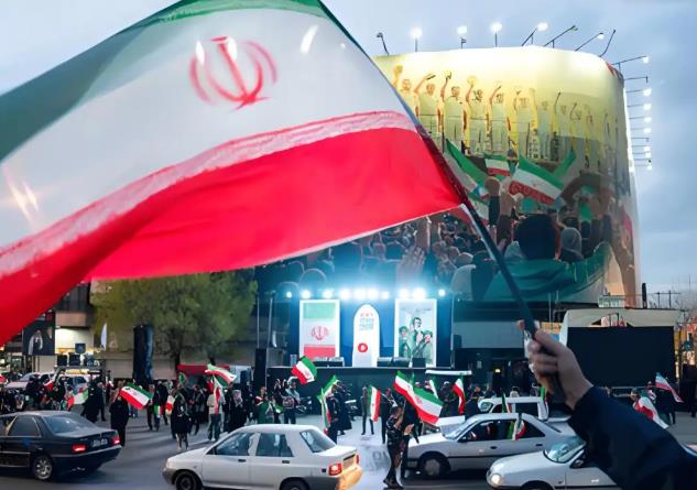 停火是假！伊朗手里的底牌，每一张都让美国骑虎难下，特朗普未必接得住！